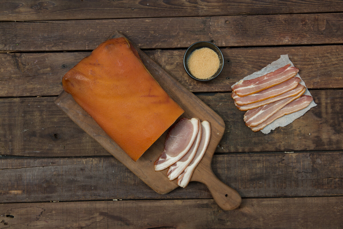 Smoked back rashers, counter-ready deli product